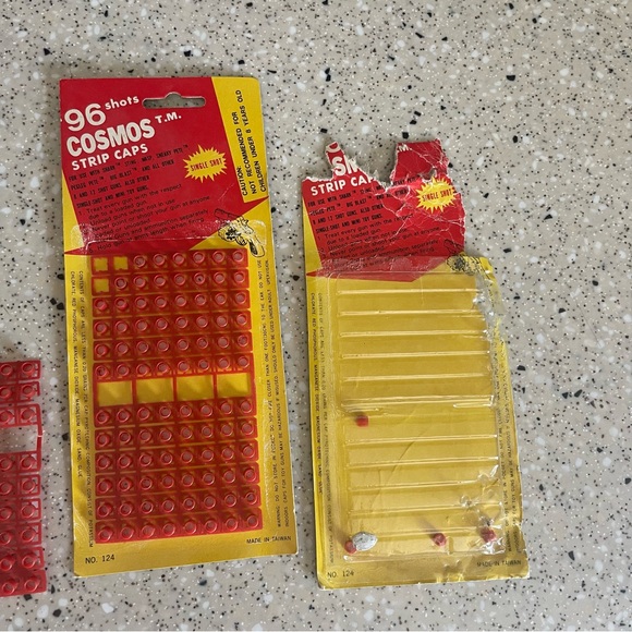 Cosmos Pop Guns Strip Caps With 300+ Shots Single Shot Vintage - Picture 2 of 4